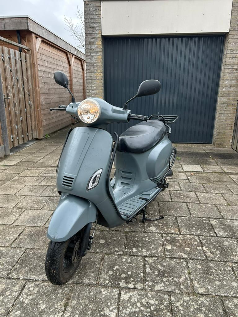 Gts toscana scooter blauw kenteken, Fietsen en Brommers, Snorfietsen en Snorscooters, Gebruikt, Overige merken, Benzine, Ophalen