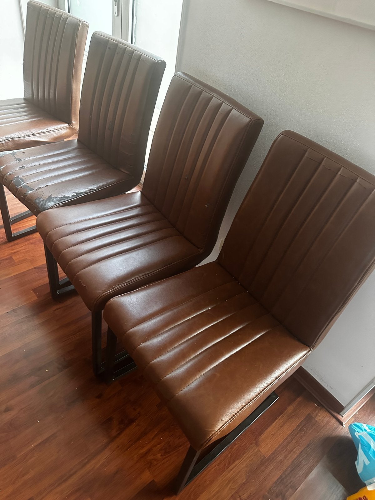 Set van 4 bruine eetkamerstoelen - Gebruikt, Ophalen, Kunststof, Gebruikt, Bruin
