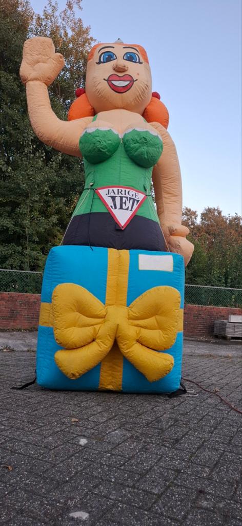Te Huur Jarige jet, Ophalen, Verjaardag