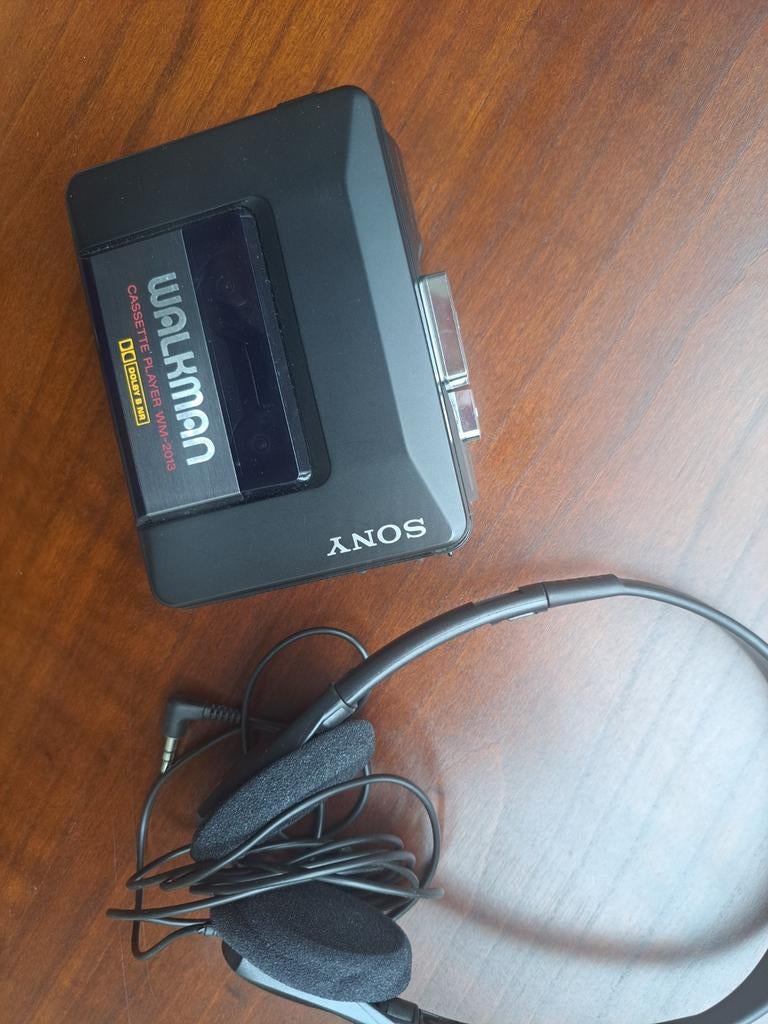 Sony Retro Walkman WM-2013 Cassette Speler met Hoofdtelefoon, Audio, Tv en Foto, Walkmans, Discmans en Minidiscspelers, Ophalen of Verzenden