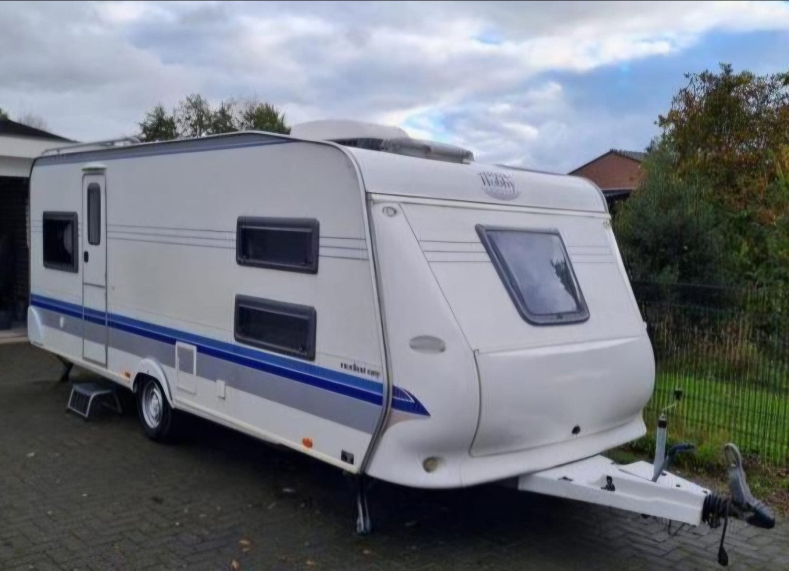 Hobby 560-Ruime gezinscaravan met stapelbed en airco., Rondzit, Airco, Particulier, 5 tot 6 meter