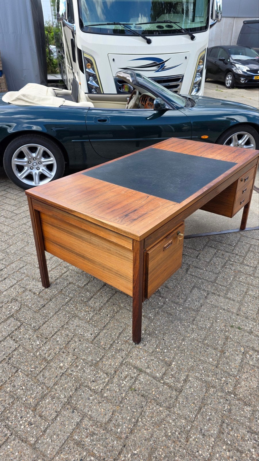 Design / vintage pallisander bureau, Ophalen