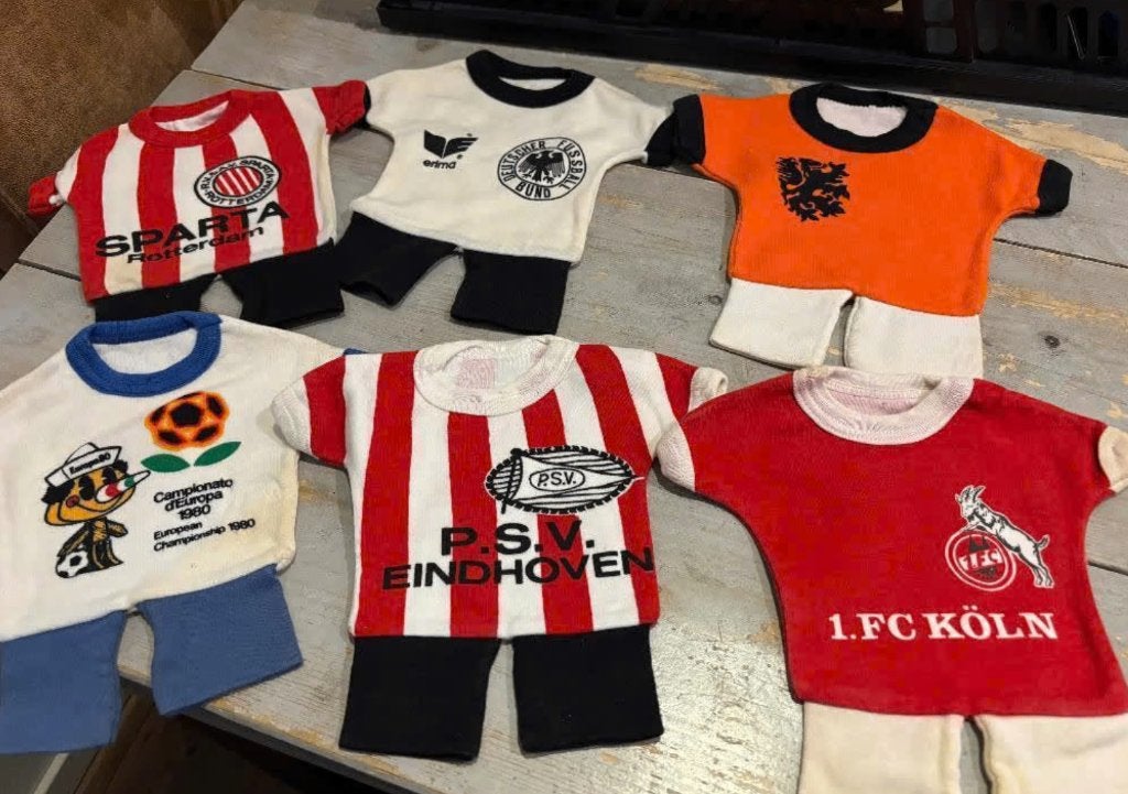 Minivoetbalshirtjes - vintage- jaren 70/80 - (20x15 cm), Ophalen of Verzenden, Gebruikt, Buitenlandse clubs, Shirt