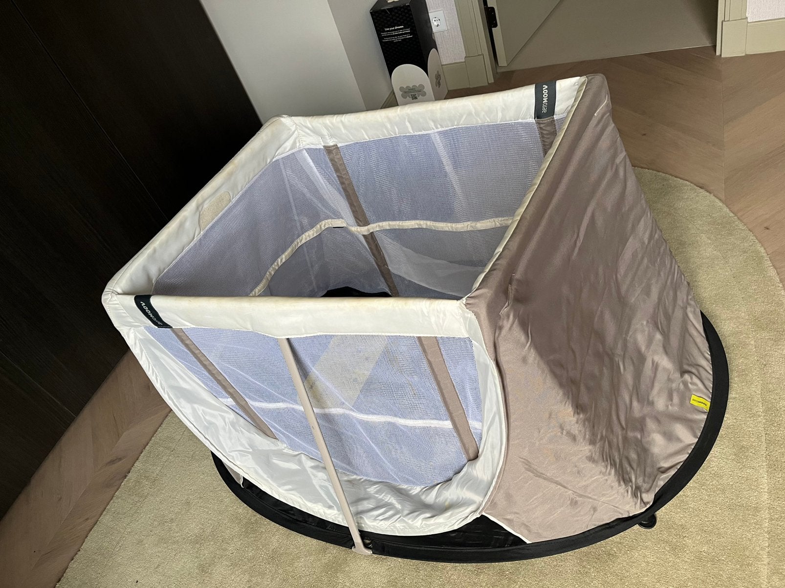 AeroMoov Pop-Up Reisbedje, Ophalen, Zo goed als nieuw, Reisbedje