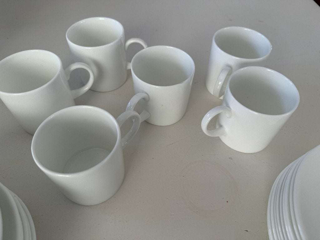 Wedgwood Wit Koffieset - Kopjes en Schotels, Gebruikt, Ophalen of Verzenden, Wedgwood, Kop(pen) en/of Schotel(s)