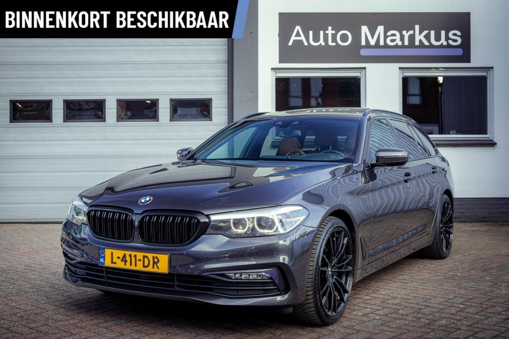 BMW 5-serie Touring 530i xDrive Sportline|Pano|Harman/Kardon, Auto's, Automaat, 1998 cc, 15 km/l, Gebruikt