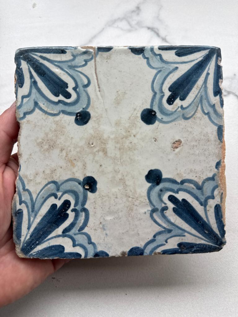 Zeldzame 17e-eeuwse Portugese Azulejo tegel, Antiek en Kunst, Antiek | Wandborden en Tegels, Ophalen of Verzenden