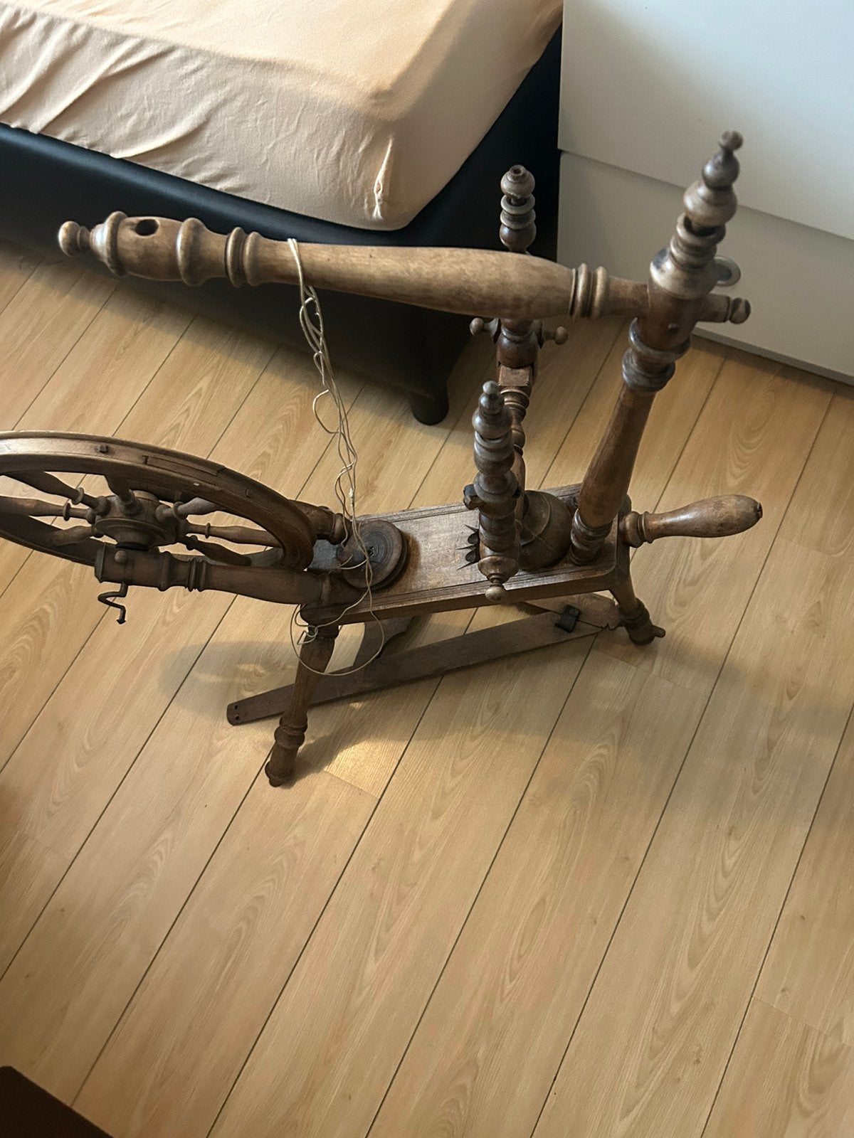 Mooi antiek houten spinnenwiel -decoratief en functioneel, Ophalen, Gebruikt, Spinnewiel