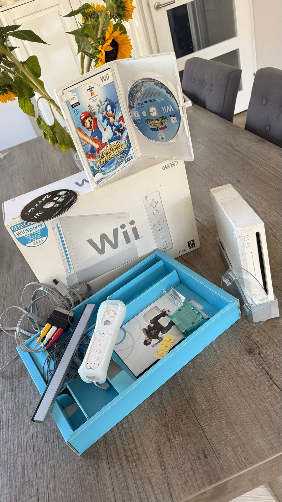 Wii Console met Just Dance 2 en Mario & Sonic Olympische Spe, Ophalen, Gebruikt, Met 1 controller, Met games