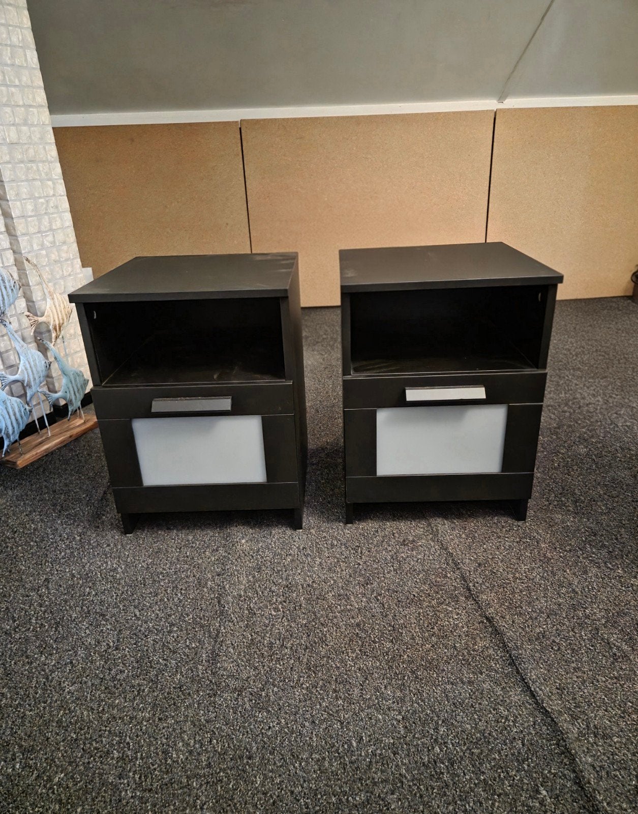 Twee mooie nachtkastjes Brimnes, Ophalen, Zo goed als nieuw, Minder dan 45 cm, Minder dan 55 cm