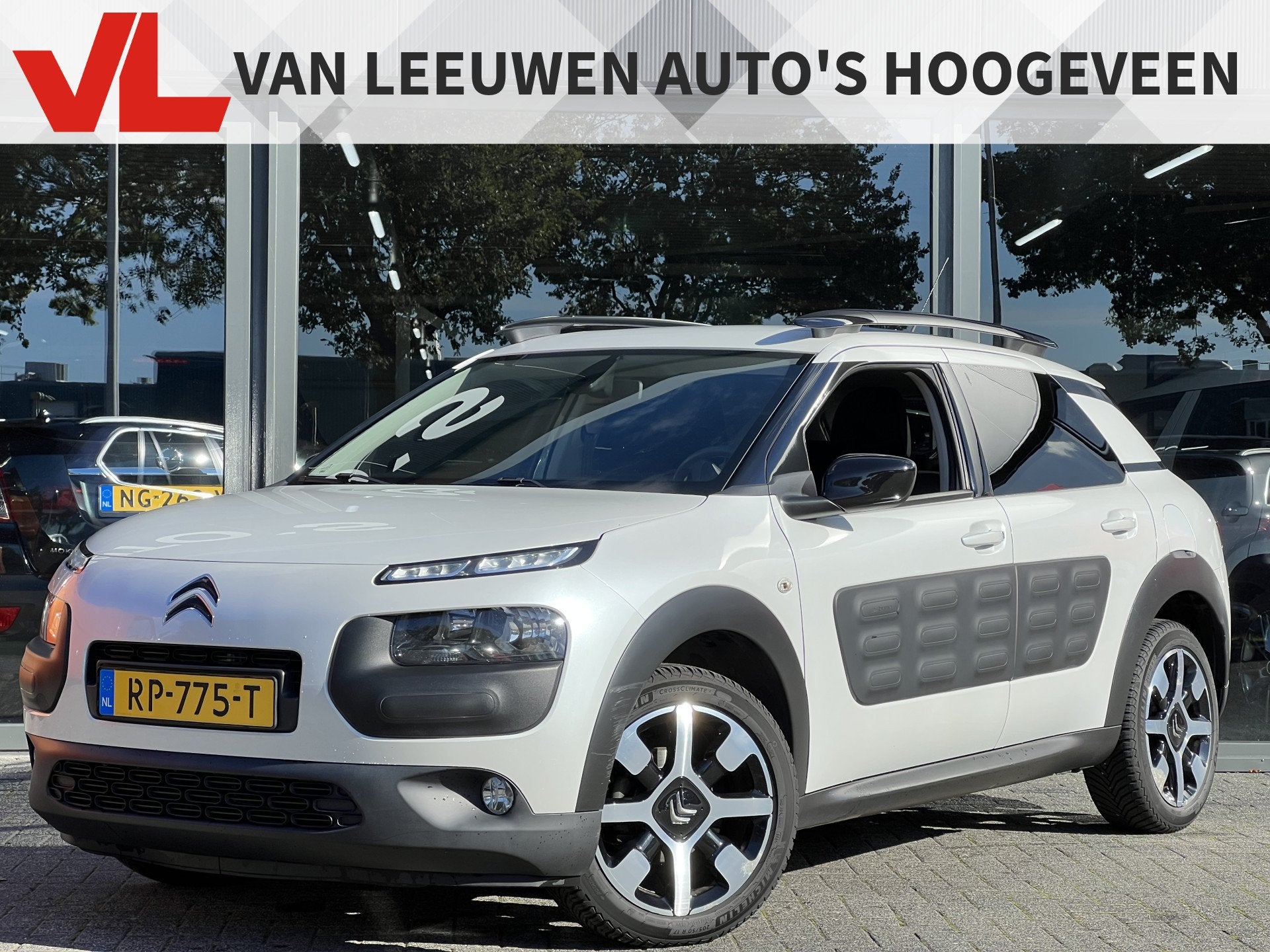 Citroën C4 Cactus 1.2 PureTech Shine | Trekhaak | Camera |, Auto's, Stof, Met garantie (alle), Origineel Nederlands, Bedrijf