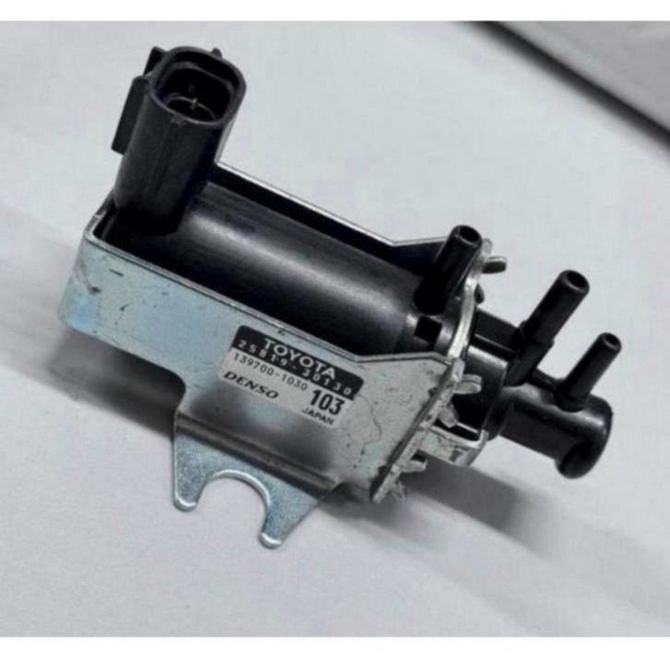 Toyota Hilux 25819-30130 2581930130 139700-1030 vacuum klep, Ophalen of Verzenden, H, H, H