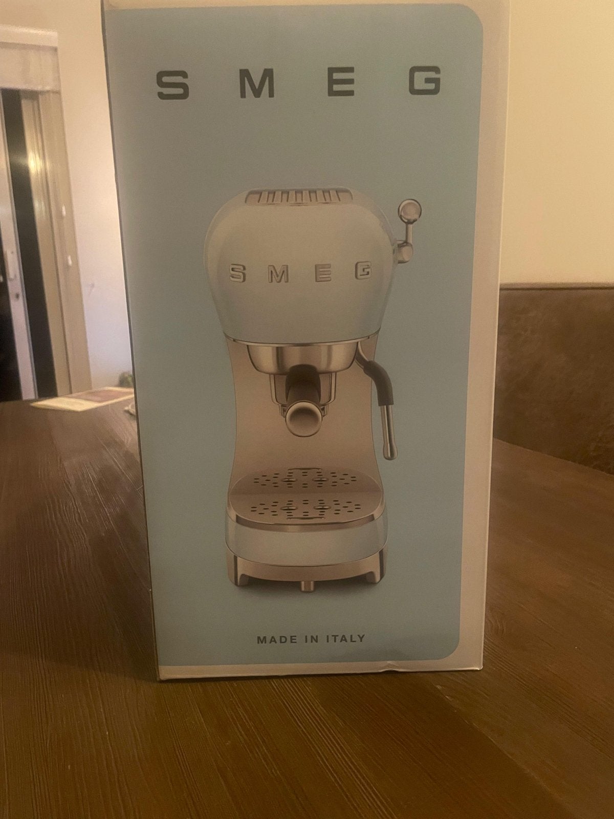 Smeg Espresso Apparaat - Nieuw in Doos, Ophalen, Afneembaar waterreservoir, Espresso apparaat, Nieuw