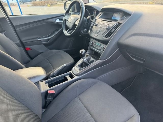 Ford FOCUS Wagon 1.0 125pk Titanium Edition Airco/ECC,Cruise, Stof, Gebruikt, Zwart, Handgeschakeld