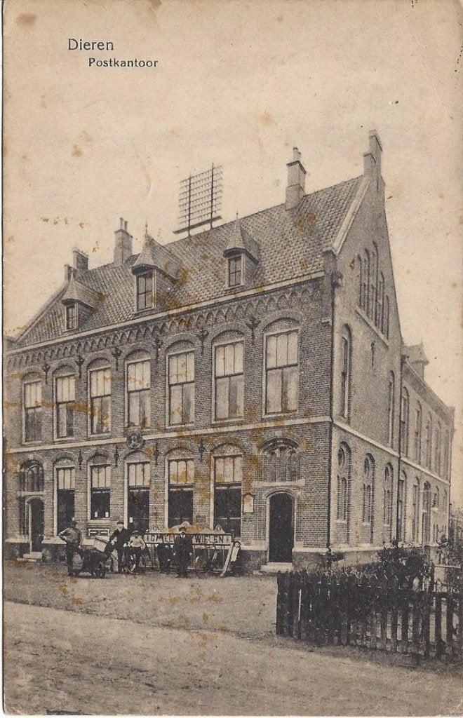 Dieren (Gld.) Postkantoor met Volk, gelopen 1917, Ophalen of Verzenden, Voor 1920, Gelopen, Gelderland