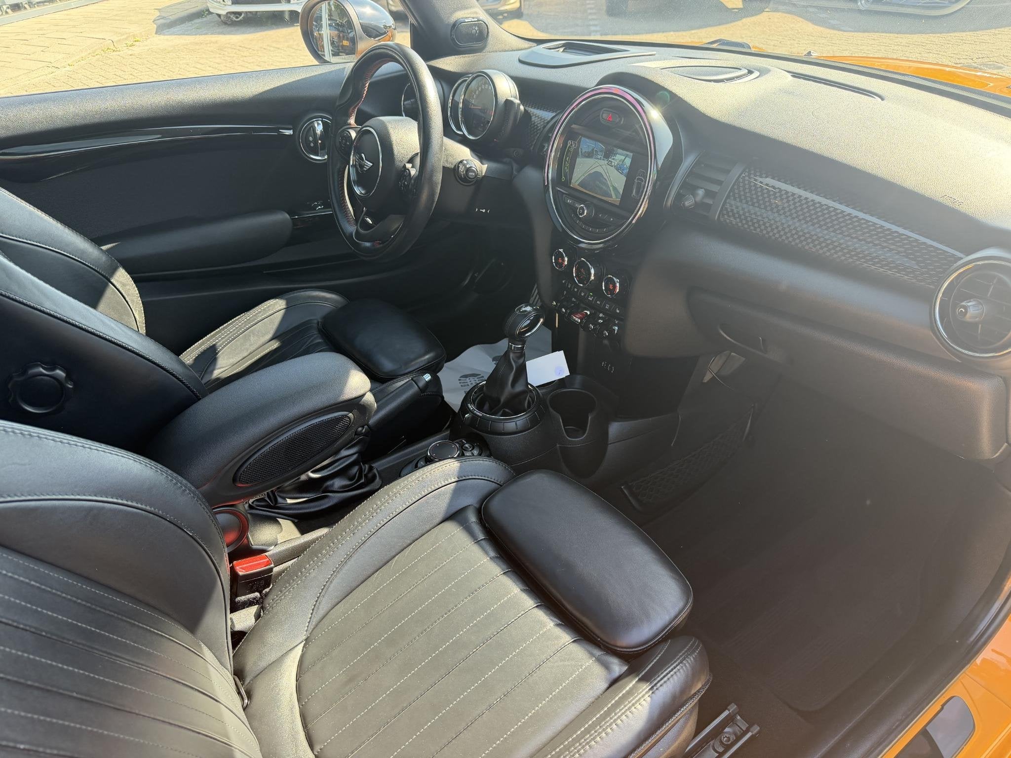 MINI 3-Deurs 2.0 Cooper S Chili Serious Business JOHN COOPER, Auto's, Mini, 1998 cc, Gebruikt, 4 stoelen, Leder en Stof