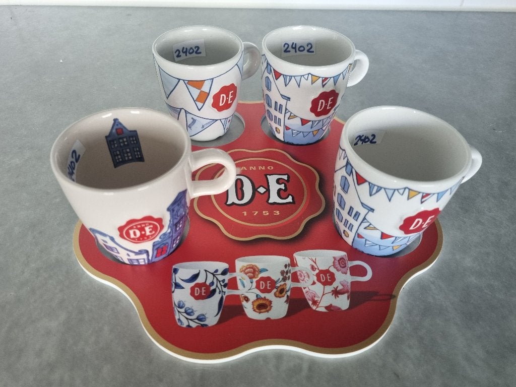 Douwe Egberts kopjes plus dienblad, Ophalen of Verzenden, Zo goed als nieuw, Overige stijlen, Kop(pen) en/of Schotel(s)