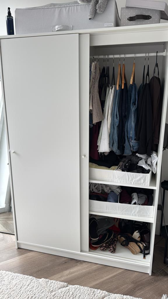 Ikea Kleppstad Kledingkast met schuifdeuren (wit), 100 tot 150 cm, Ophalen of Verzenden, Zo goed als nieuw, 150 tot 200 cm