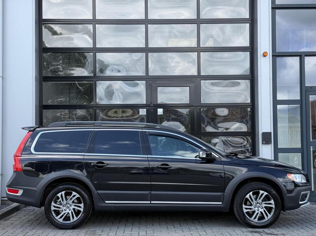 Volvo XC70 2.0 D4 FWD Momentum / Leder / Navi / Cruise / NAP, Euro 5, Gebruikt, Beige, 1984 cc