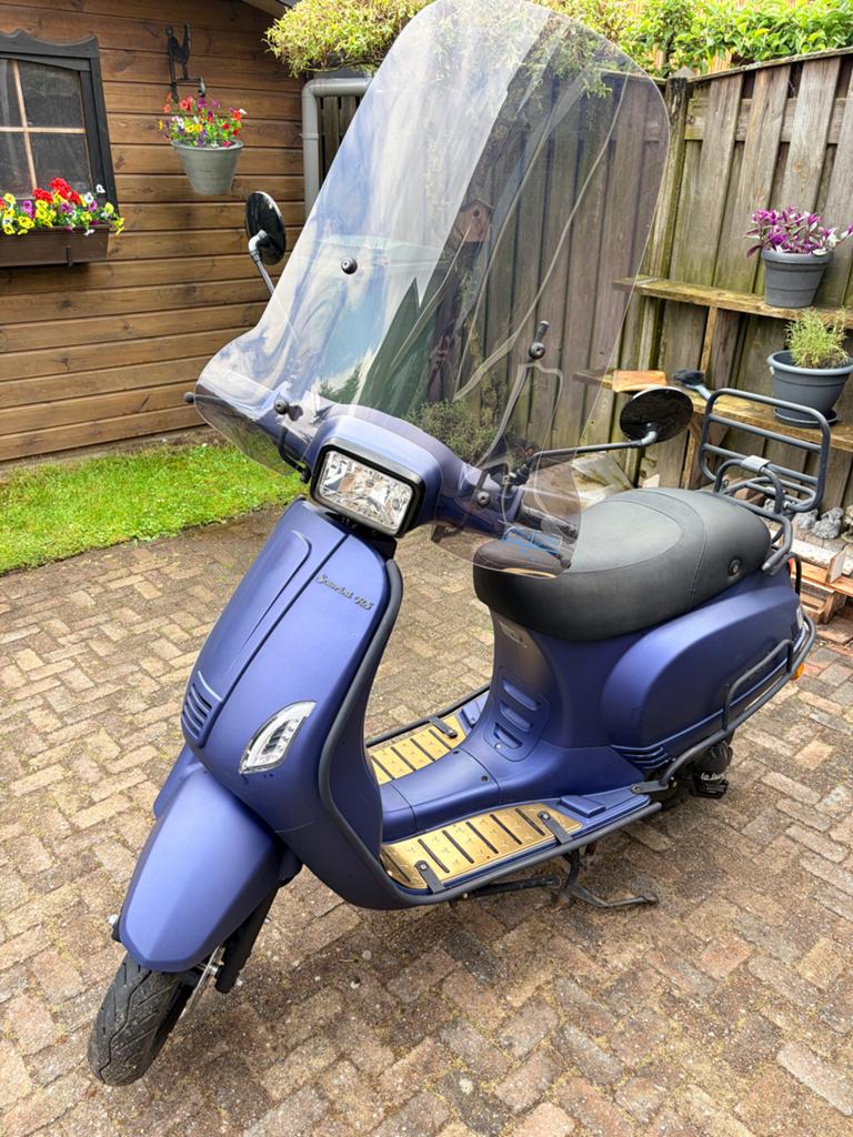 La Souris Sourini RS - Nette Scooter met Windscherm, Fietsen en Brommers, Snorfietsen en Snorscooters, Zo goed als nieuw, Benzine