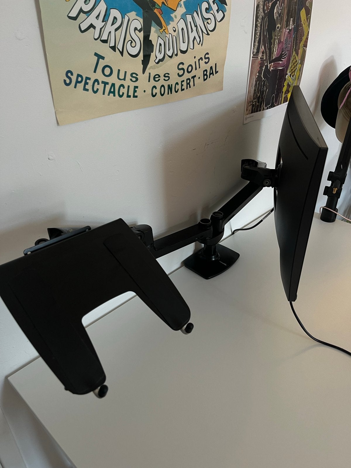 AmazonBasics Dual Monitorarm - Ergonomische Werkplek, Ophalen, Gebruikt, IPS, In hoogte verstelbaar