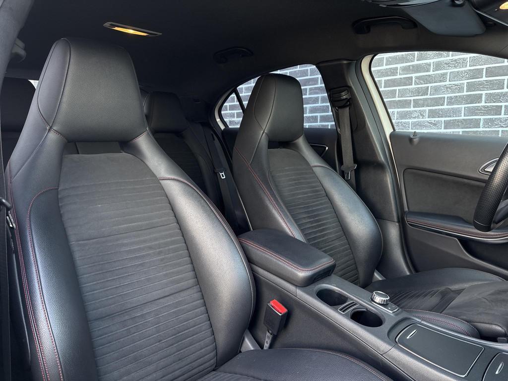 Mercedes-Benz A-klasse 180 Business Solution AMG | AMG-Line, Gebruikt, 4 cilinders, Lichtsensor, Leder en Stof