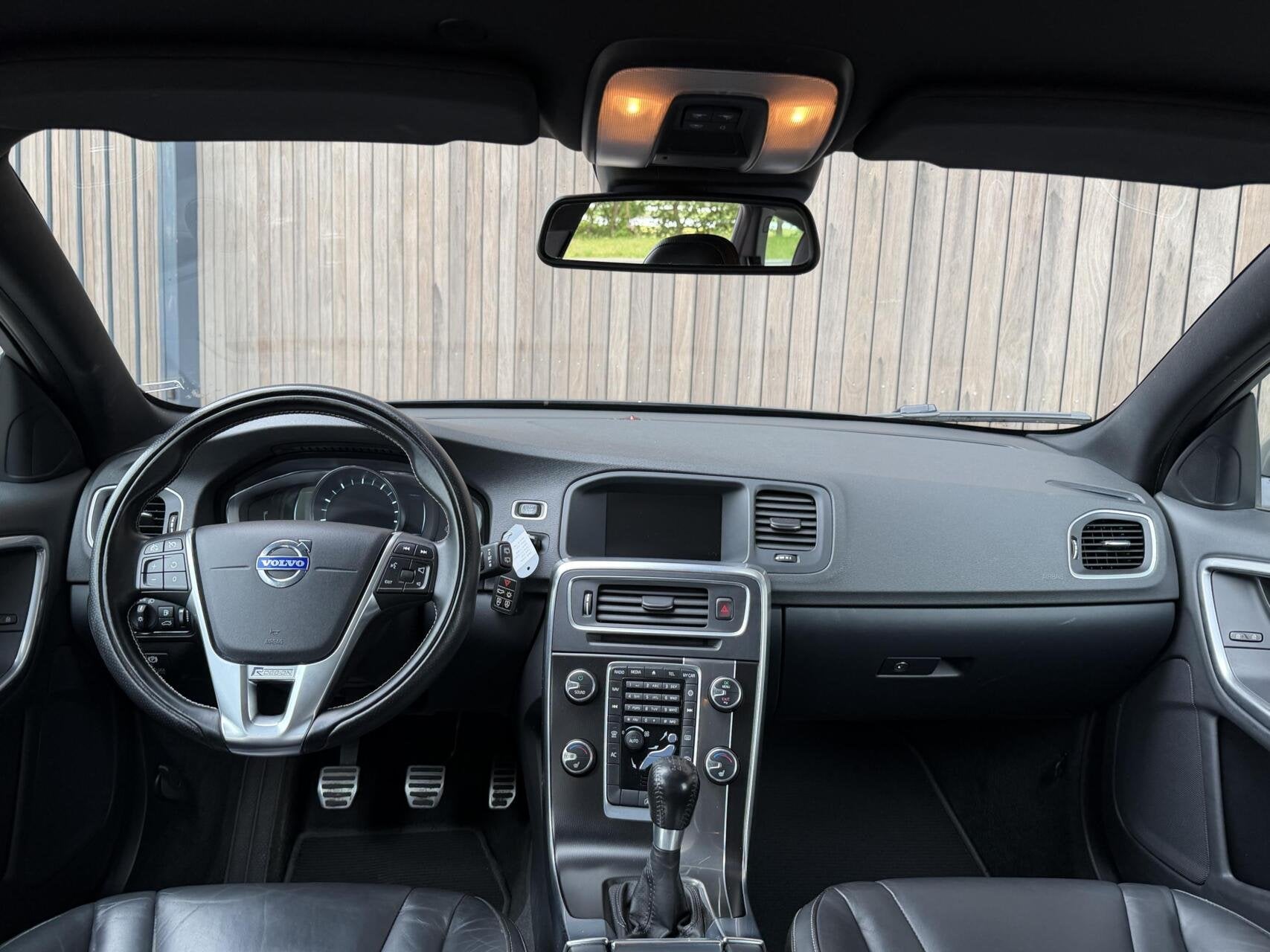 Volvo V60 1.6 T4 R-Design | TREKHAAK | LEDER | NL-AUTO, Auto's, Voorwielaandrijving, Gebruikt, 4 cilinders, 179 pk