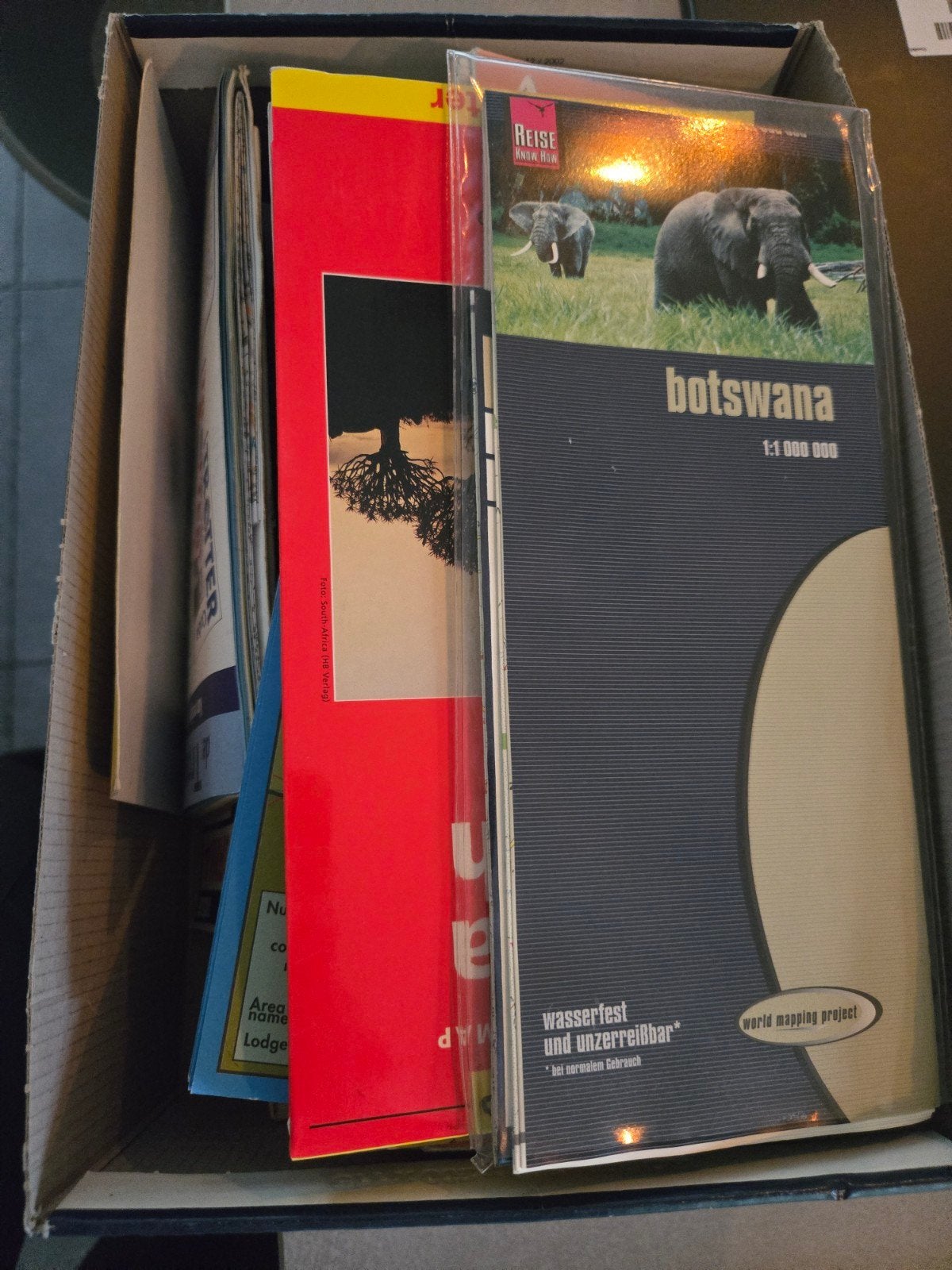 Doos vol diverse routekaarten uit verschillende landen, Boeken, Overige gebieden, 2000 tot heden, Landkaart, Ophalen