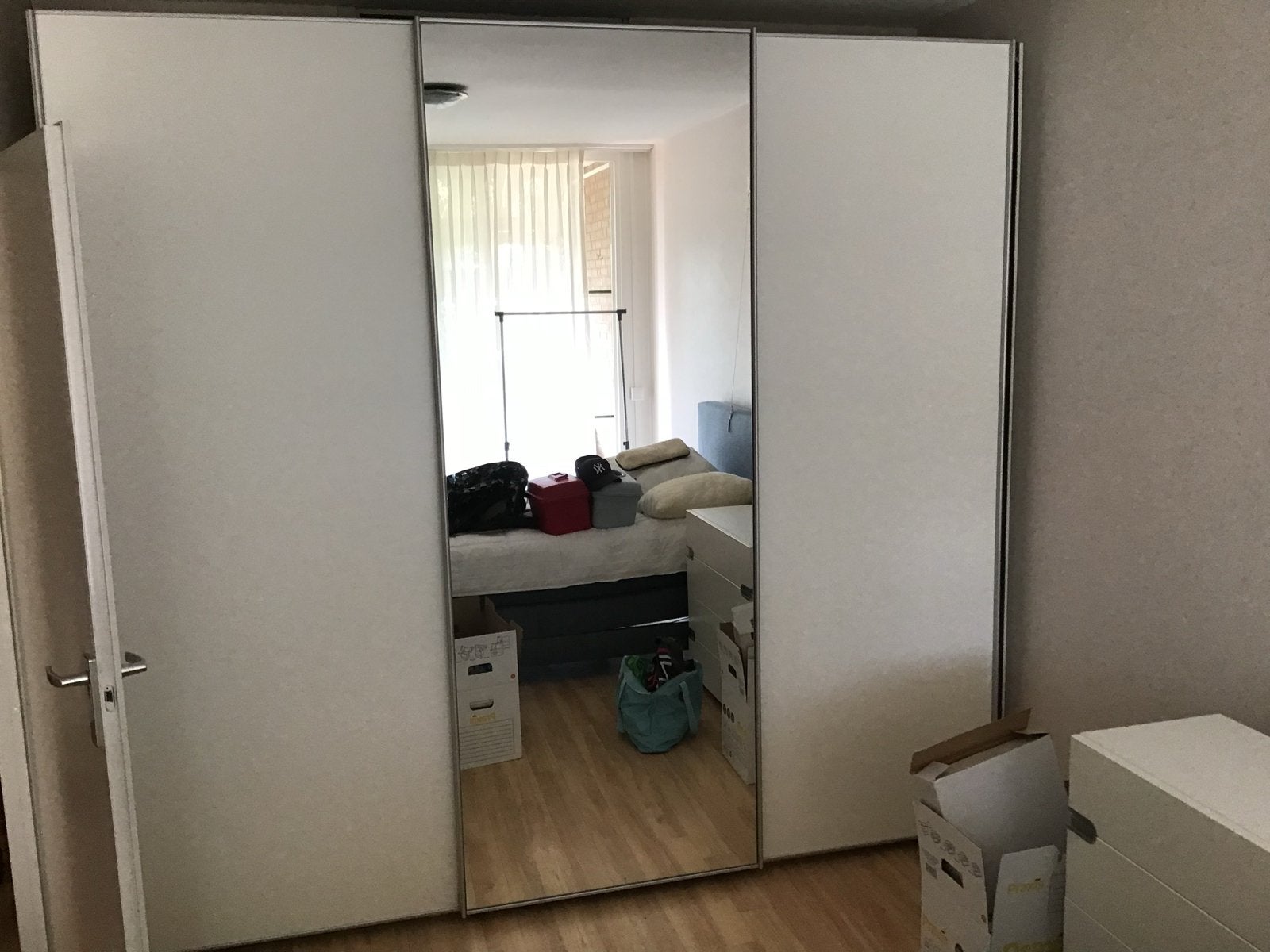 Witte kledingkast met spiegeldeur , hang- en leggedeelte., Huis en Inrichting, Kasten | Kledingkasten, Ophalen, Met deur(en), 200 cm of meer