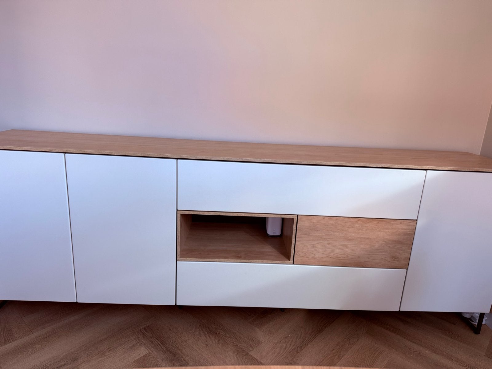 Modern dressoir wit met houtaccenten