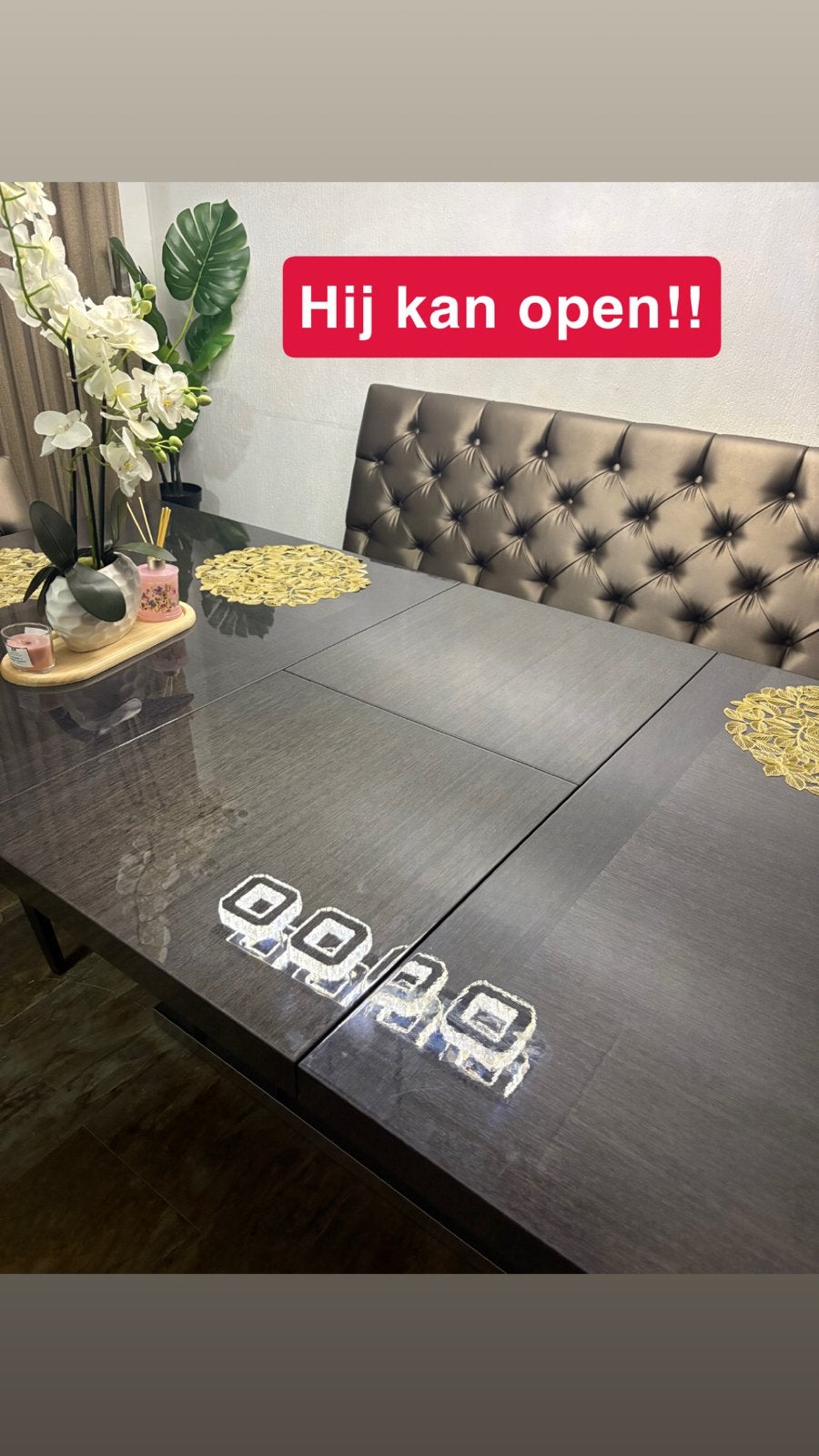 Foto 3 van Uitschuifbare eettafel met bank en stoelen