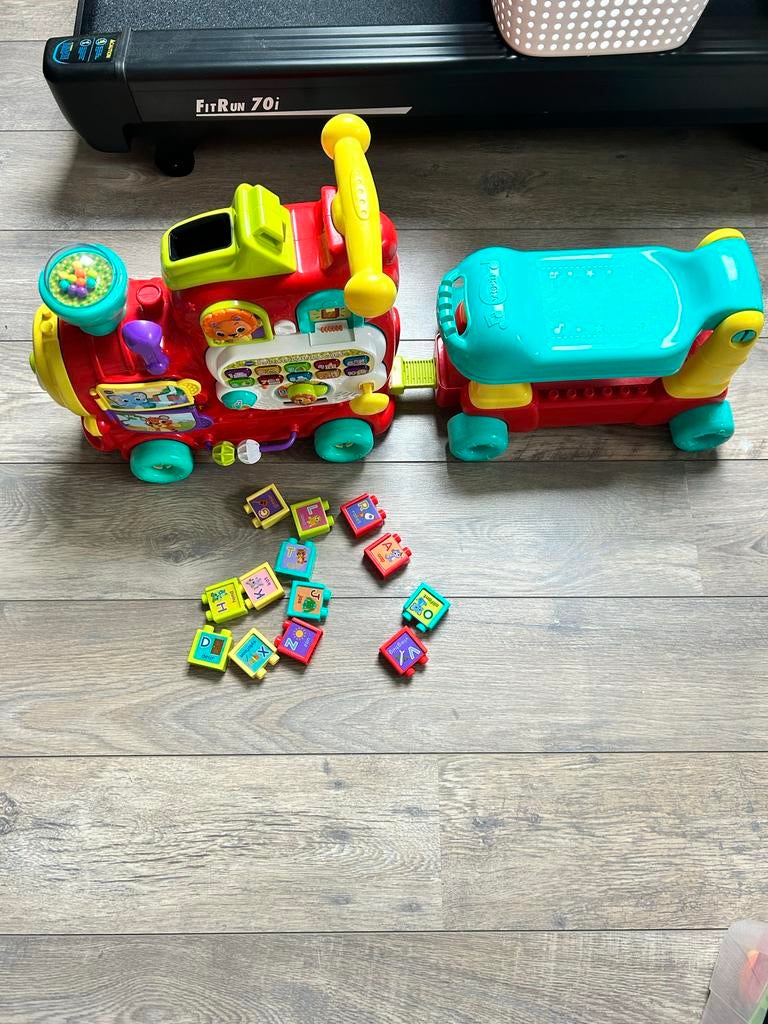 VTech Rijd & Leer Letterlocomotief met aanhanger, Kinderen en Baby's, Speelgoed | Vtech, Ophalen of Verzenden, Zo goed als nieuw