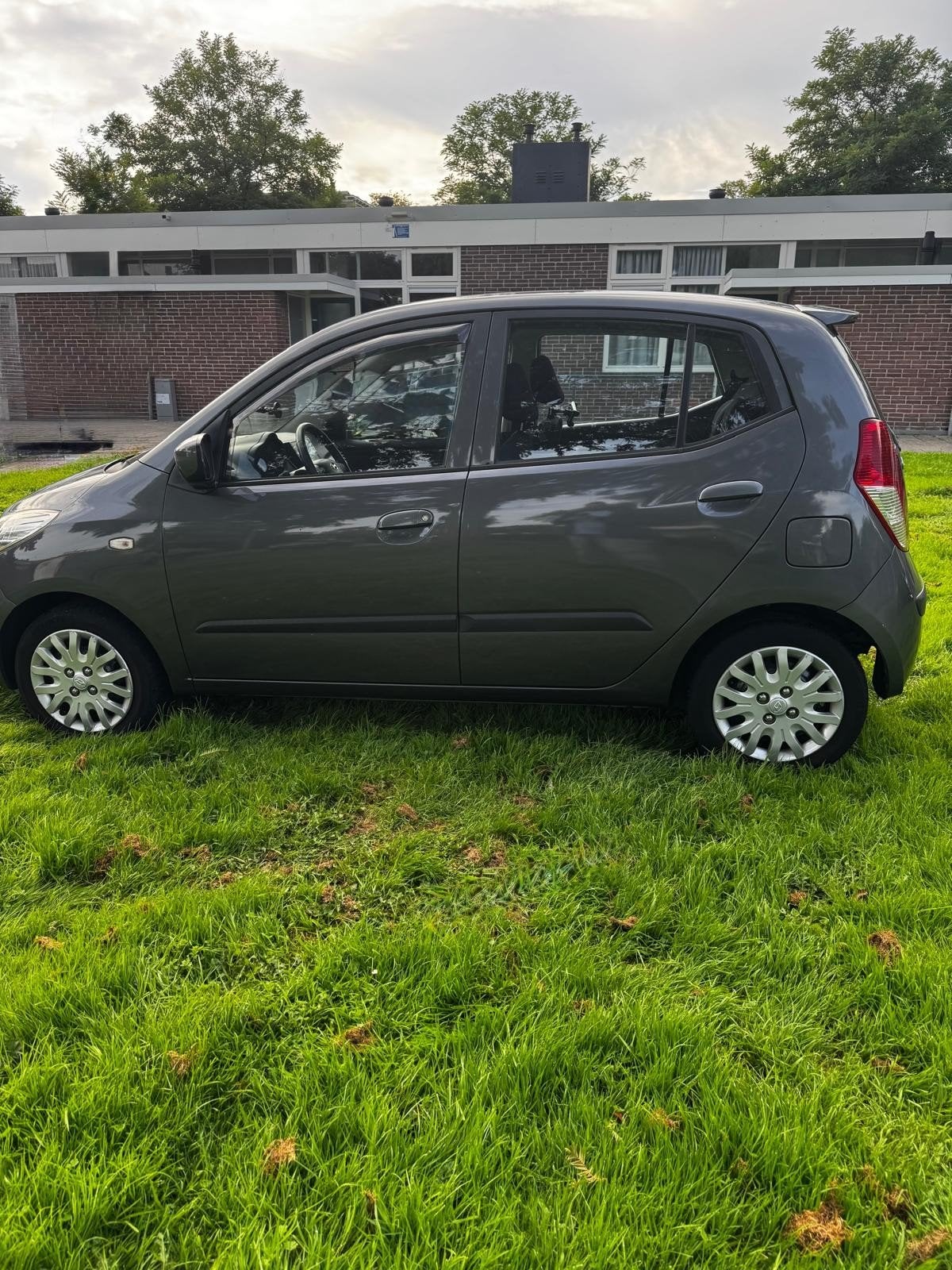 Foto 5 van Hyundai i10 1.1 I 5DR 2008 Grijs