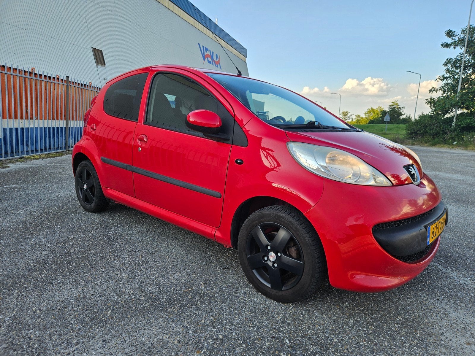 Peugeot 107 1.0 12V 5DR 2007 Rood, Voorwielaandrijving, Stof, 4 stoelen, 68 pk