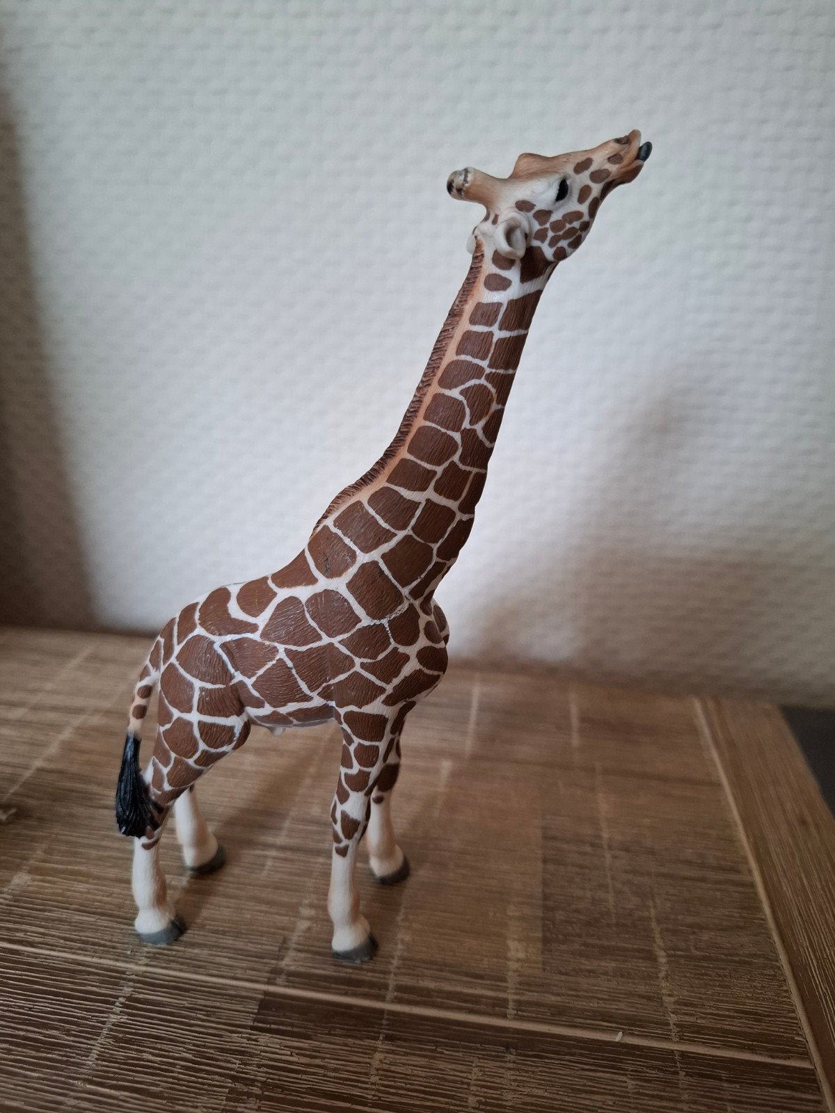 Schleich 14389 Wild Life dierentuin etende giraf stier, Ophalen of Verzenden, Zo goed als nieuw
