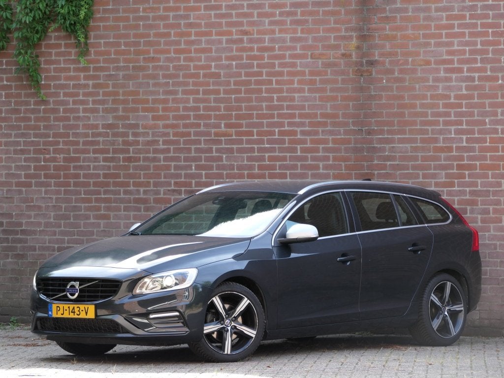 Volvo V60 1.5 T3 R-design Xenon / Regensensor / Bluetooth /, Auto's, Volvo, Bedrijf, Te koop, V60, ABS, Airbags, Airconditioning