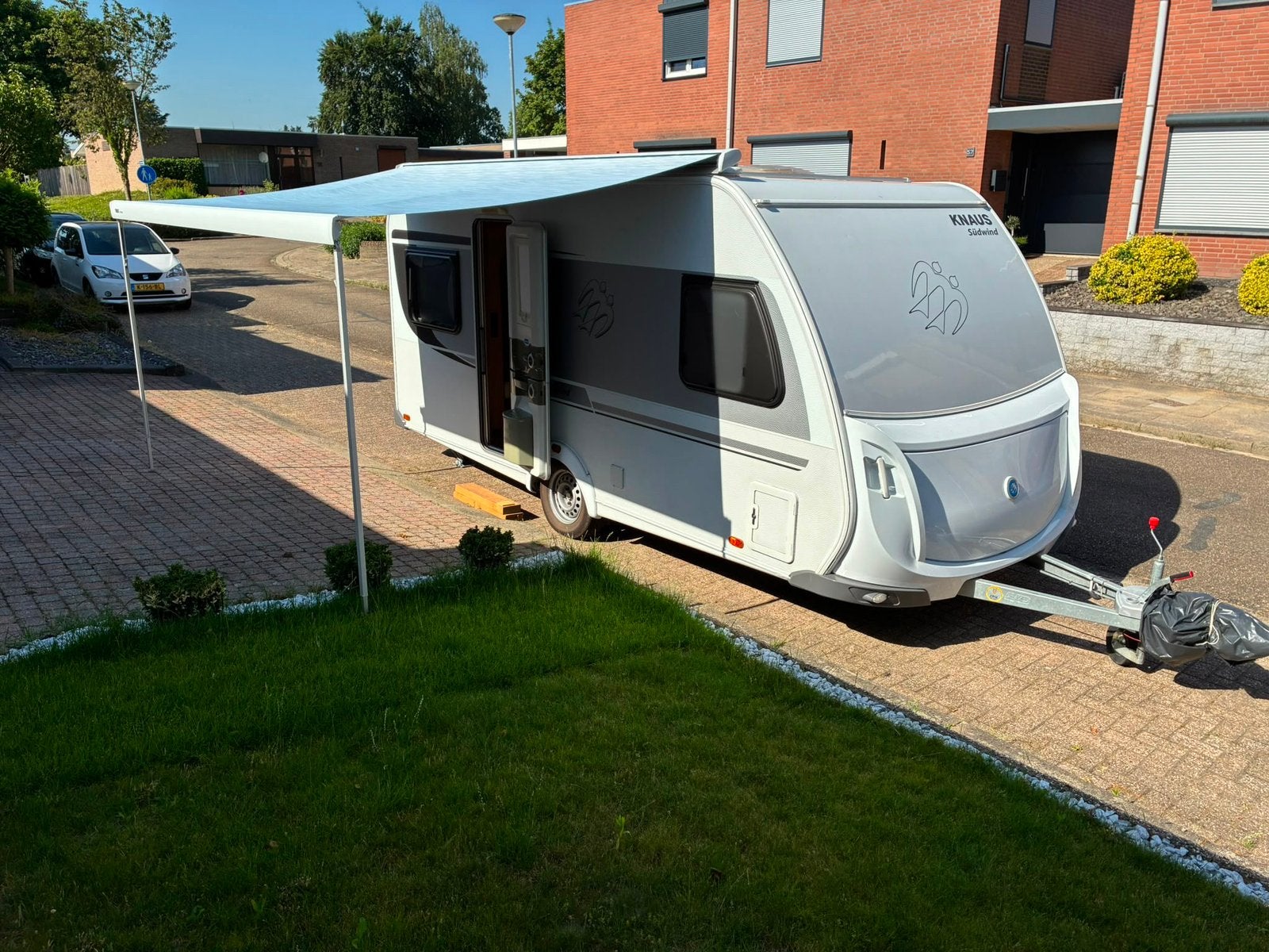Knaus Südwind 450FU 2013, Rondzit, Frans bed, Particulier, Schokbreker