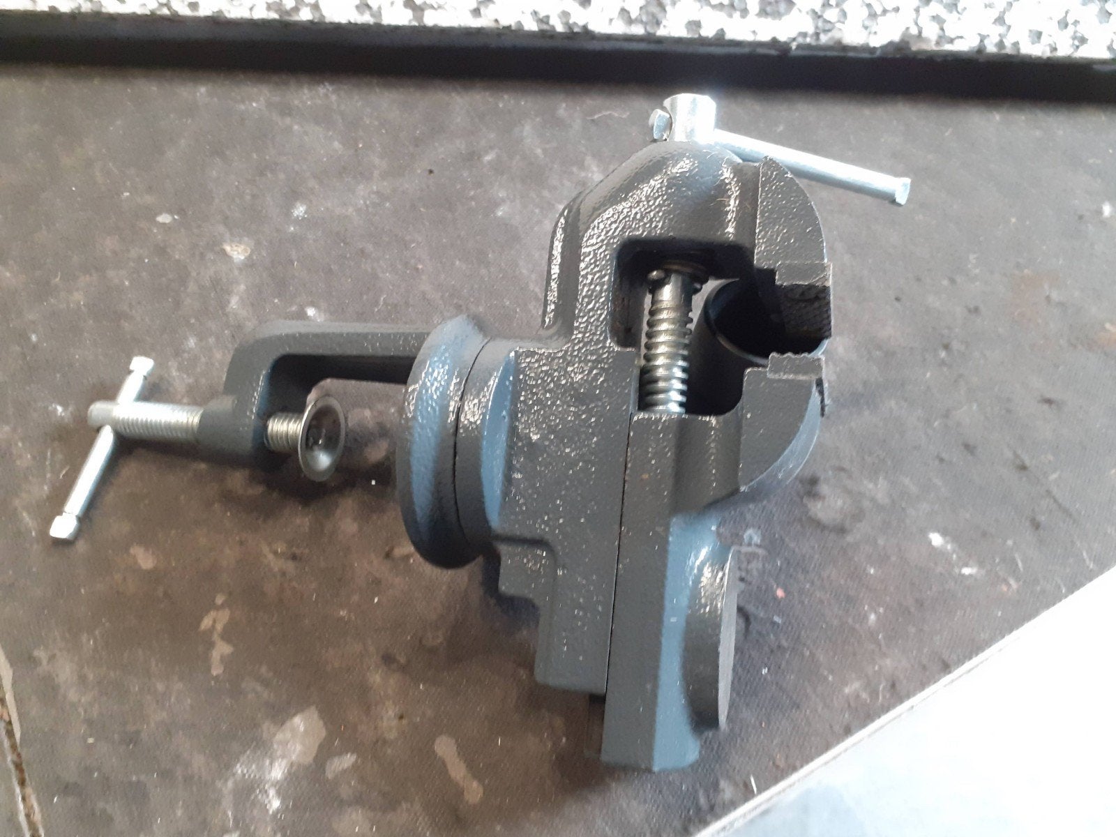 Mini bankschroef met klem - Ideaal voor kleine werkstukken, Ophalen of Verzenden, Zo goed als nieuw, Bankschroef, Overige merken