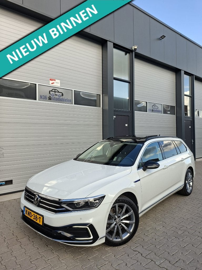 Volkswagen Passat GTE 218PK/PANO/H.U.D/MATRIX/KEYLESS ENTREE, Dealer onderhouden, Wit, Hybride Elektrisch/Benzine, 1600 kg