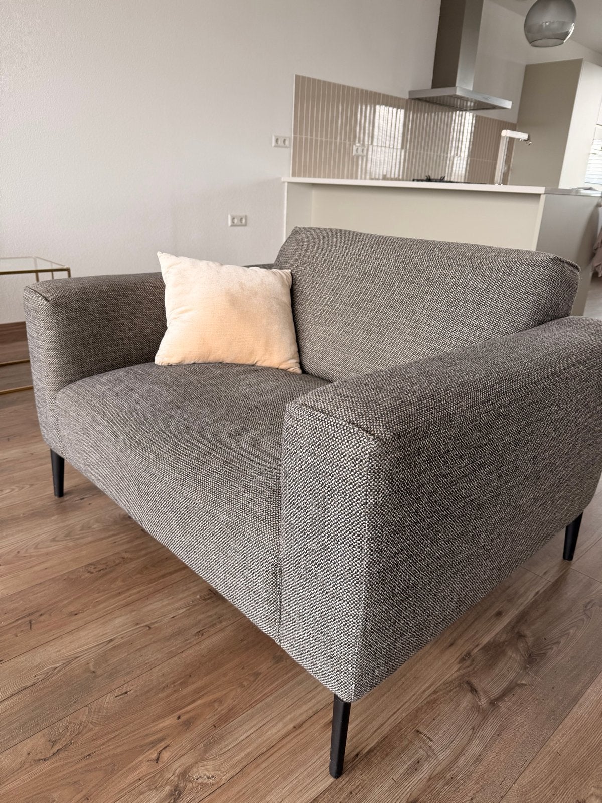Feelings Dante Loveseat - Trento stof, MF2 Zwarte poten, Ophalen, Tweepersoons, 75 tot 100 cm, Zo goed als nieuw