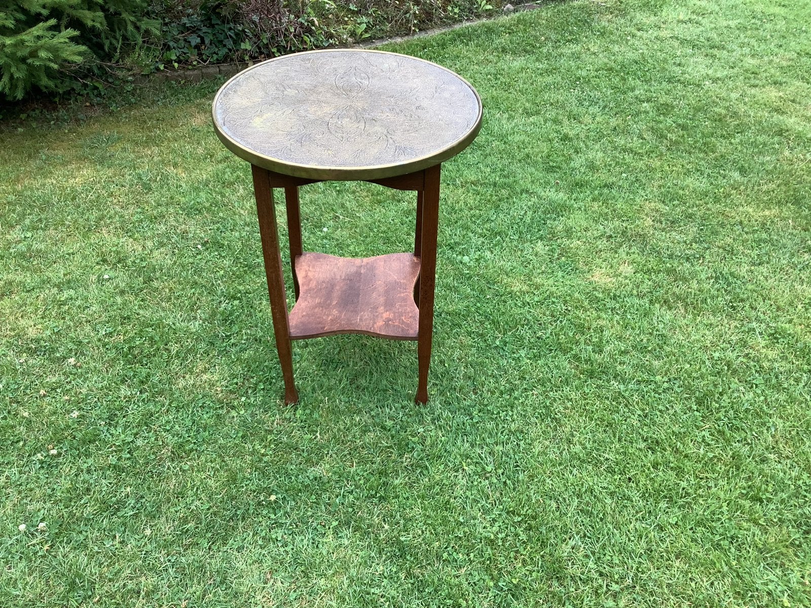 Antiek rooktafeltje tafel bijzettafel - bewerkt koperen blad, Ophalen