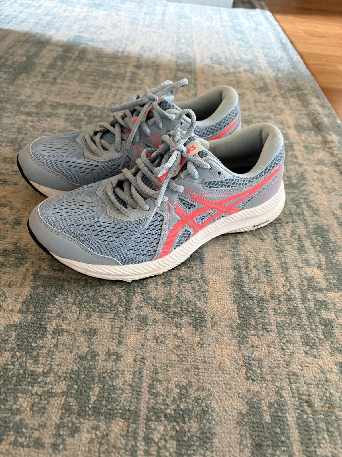 ASICS hardloopschoenen - Lichtblauw met roze accenten, Kleding | Dames, Ophalen of Verzenden, Zo goed als nieuw, Blauw, Sneakers of Gympen