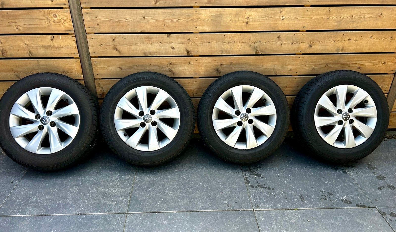 Opel Corsa 15 inch velgen met 185/65/R15 banden, Auto-onderdelen, Ophalen, Gebruikt, 15 inch, Banden en Velgen