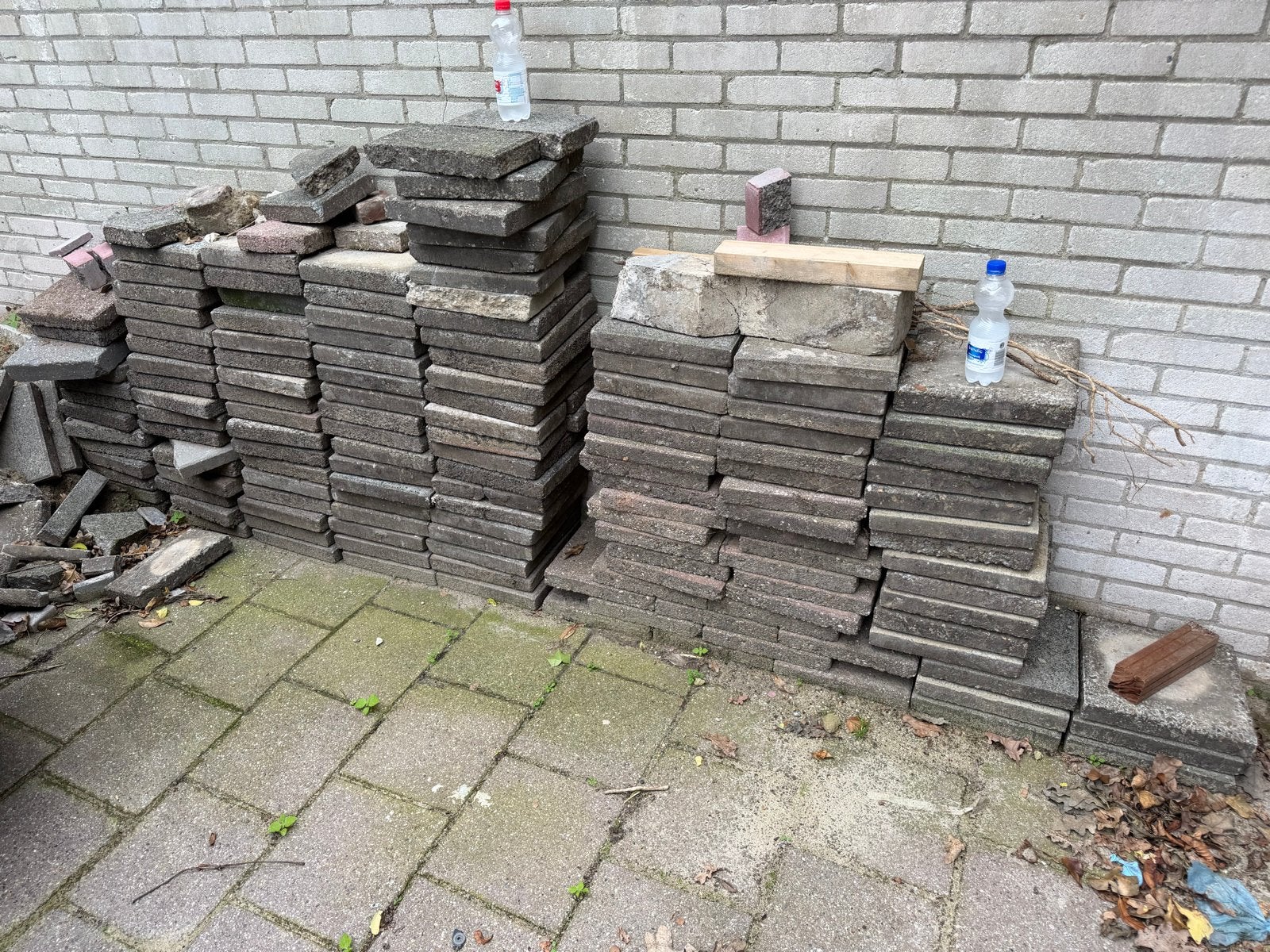 GRATIS gebruikte stoeptegels 30x30cm, Ophalen, Gebruikt, 10 m² of meer, Beton