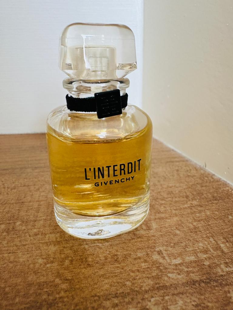 Givenchy L’interdit Eau de Parfum 10 ml, Sieraden, Tassen en Uiterlijk, Uiterlijk | Parfum, Zo goed als nieuw, Ophalen of Verzenden