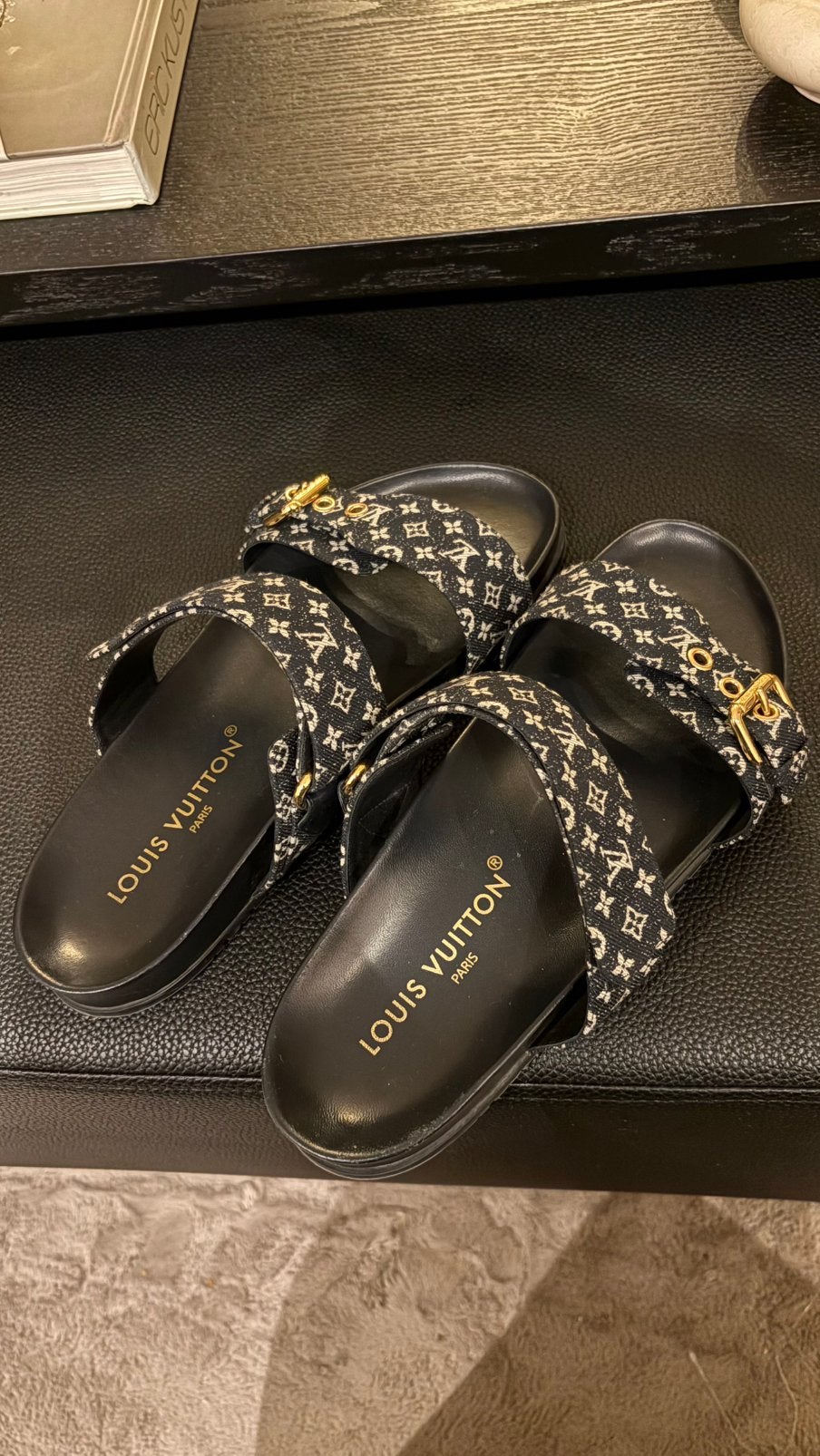Louis vuitton slippers maat 41, Ophalen of Verzenden, Zo goed als nieuw, Zwart