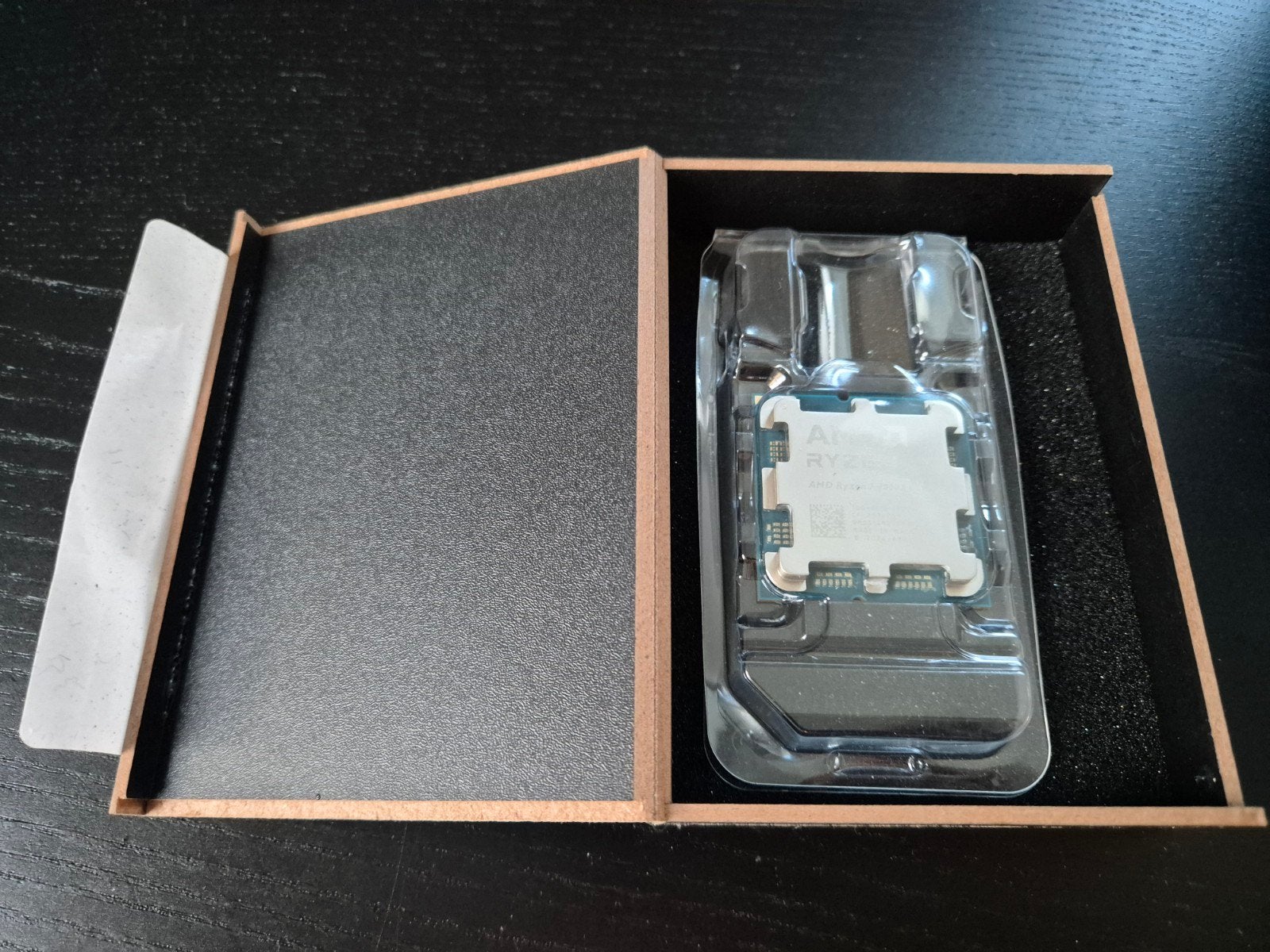 AMD Ryzen 7 9800X3D Tray - Zo goed als nieuw, Computers en Software, 8-core, AMD Ryzen 7 9800X3D, AM5, Ophalen of Verzenden