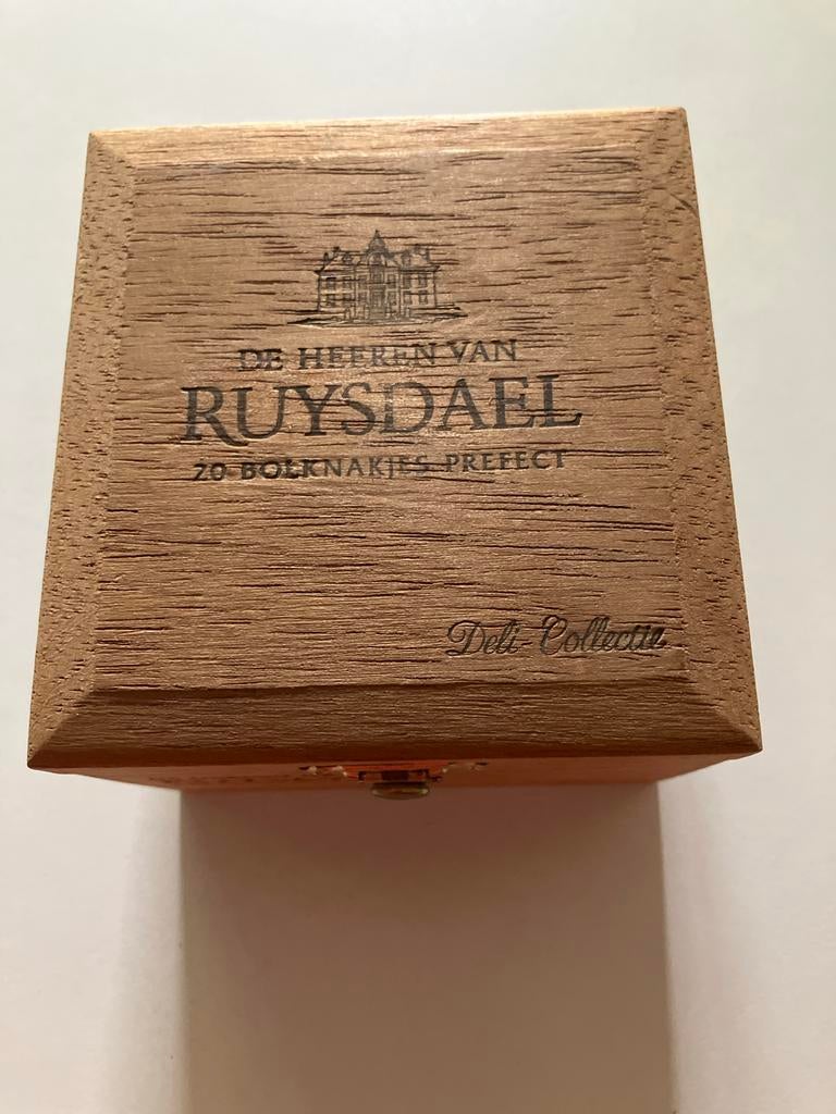 Houten sigarenkistje 'De Heeren van Ruysdael', Verzamelen, Ophalen, Gebruikt, Tabaksdoos of Verpakking
