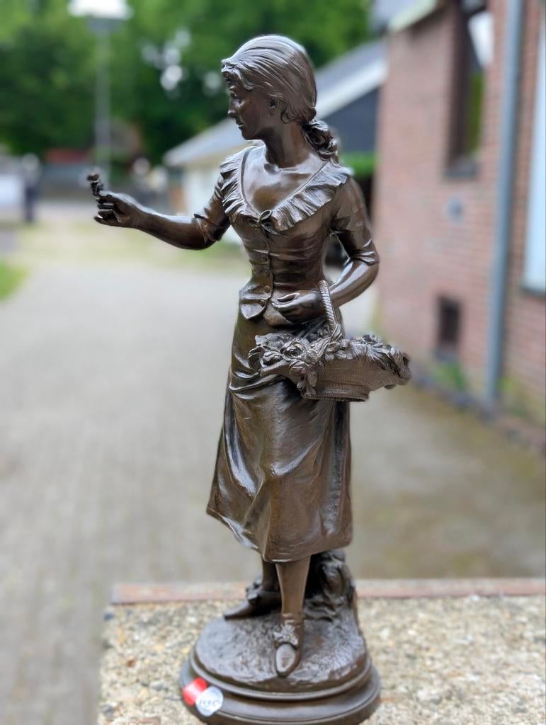 Antiek bronzen beeld. 68 cm hoog. €1295., Ophalen