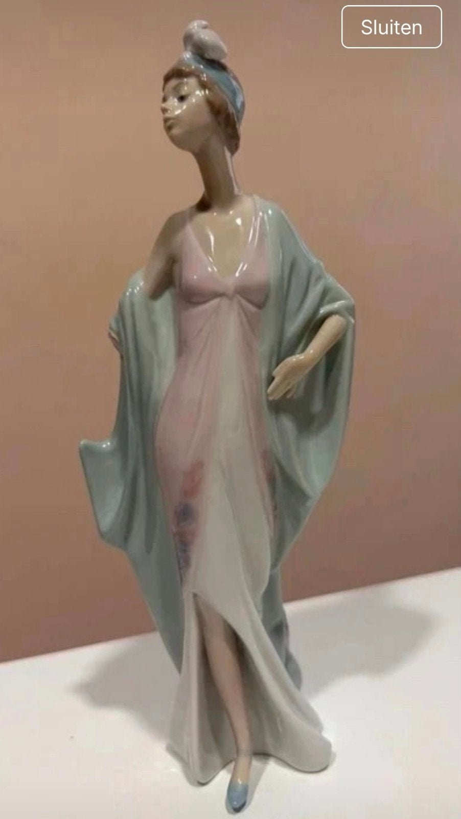 Lladró Beeldje "Elegante Dame" - Handgemaakt Porselein, Ophalen of Verzenden, 20 - 50 cm, Steen of Keramiek, Beeld